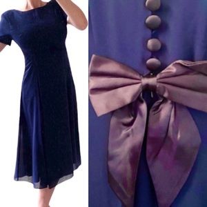Vintage 60s / 70s Navy Blue Midi Dress w/ Large Satin Bow Buttons size womens 6